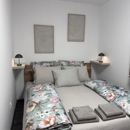 Apartment Leona *