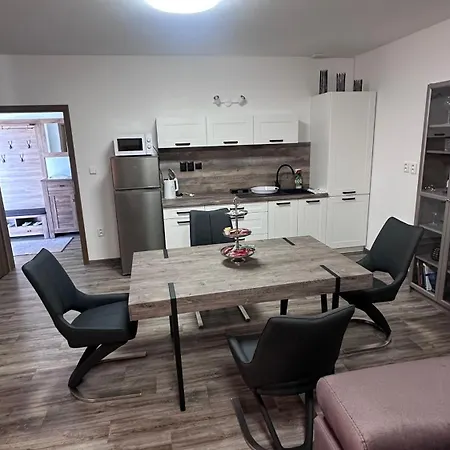 Apartment Leona *